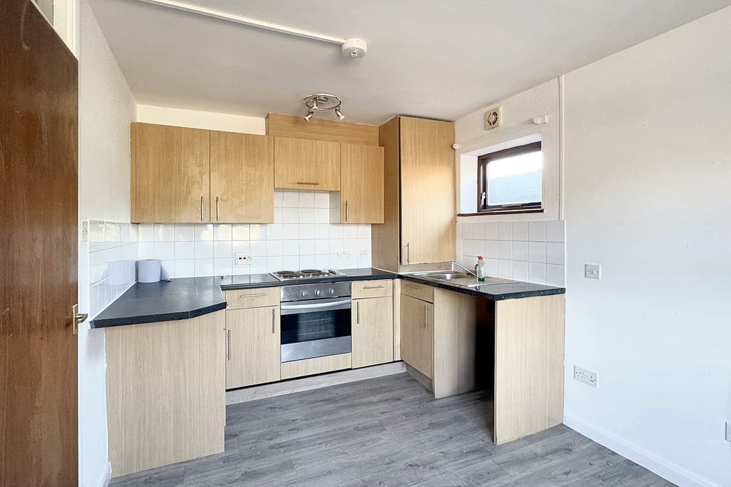 Property photo 2 of 6 Img_9064