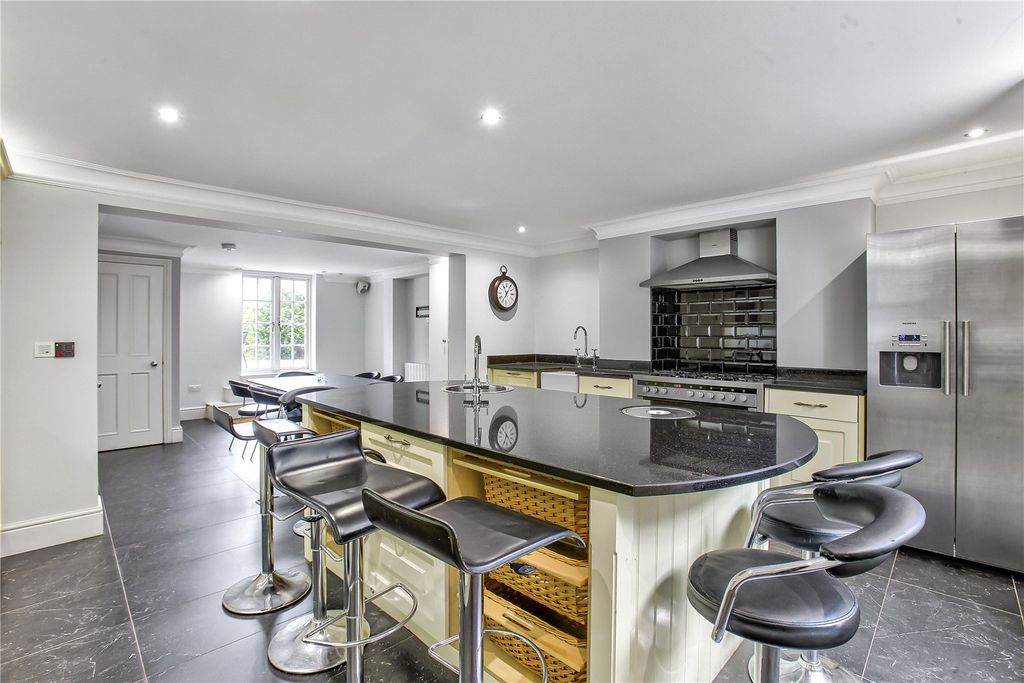 Property photo 3 of 40 Picture No. 23