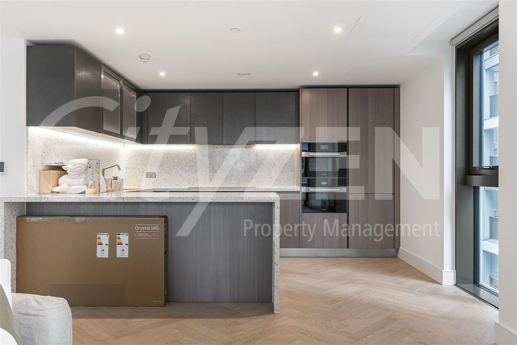 Property photo 2 of 31 Kitchen