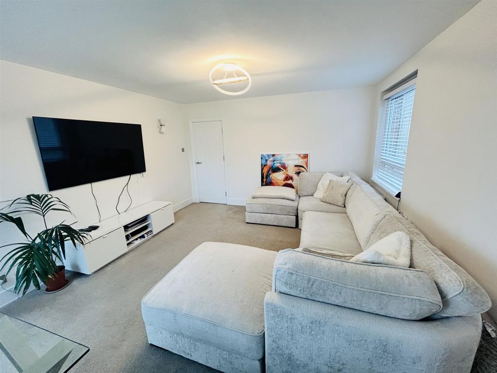 Property photo 2 of 17 01323 438506