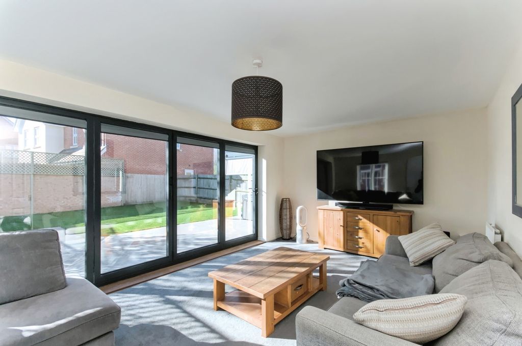 Property photo 2 of 24 Pbox-Img.Jpg