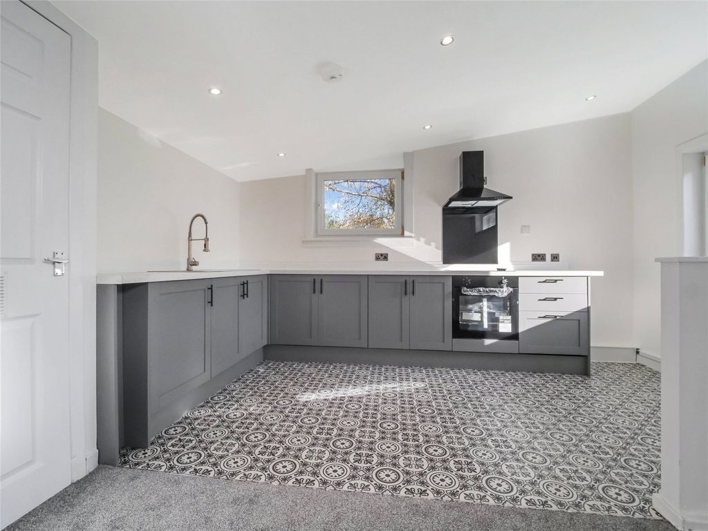 Property photo 2 of 22 Picture No. 09