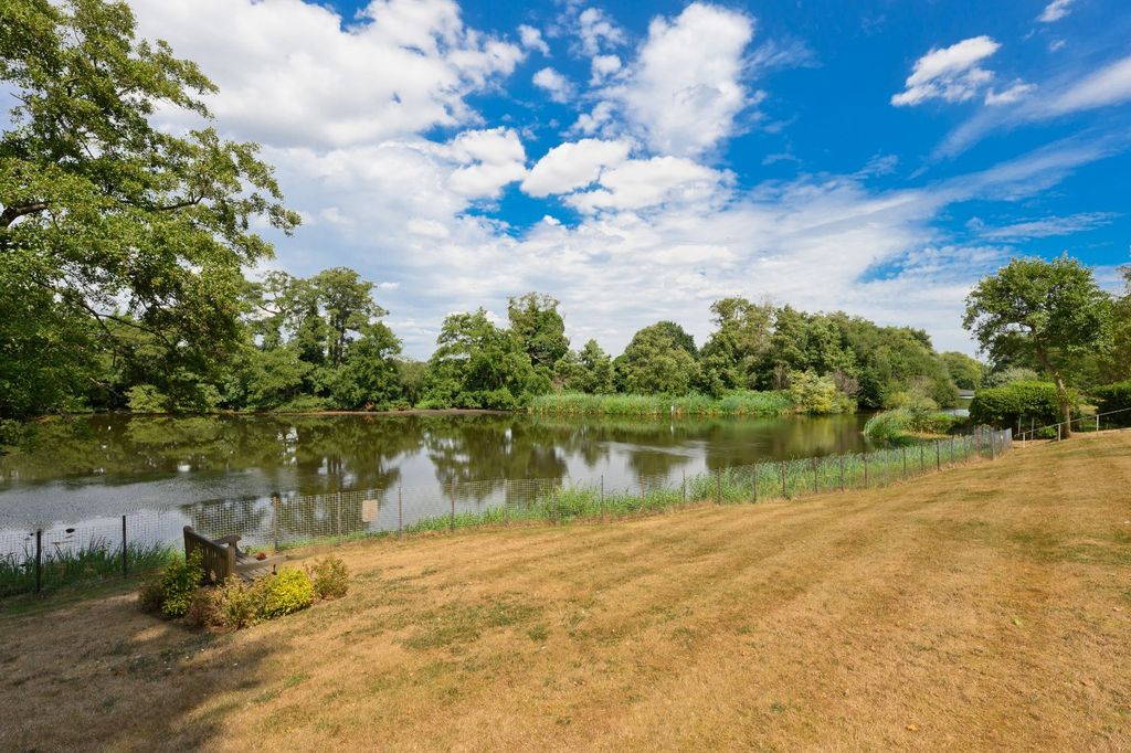 Property photo 2 of 17 Lake View