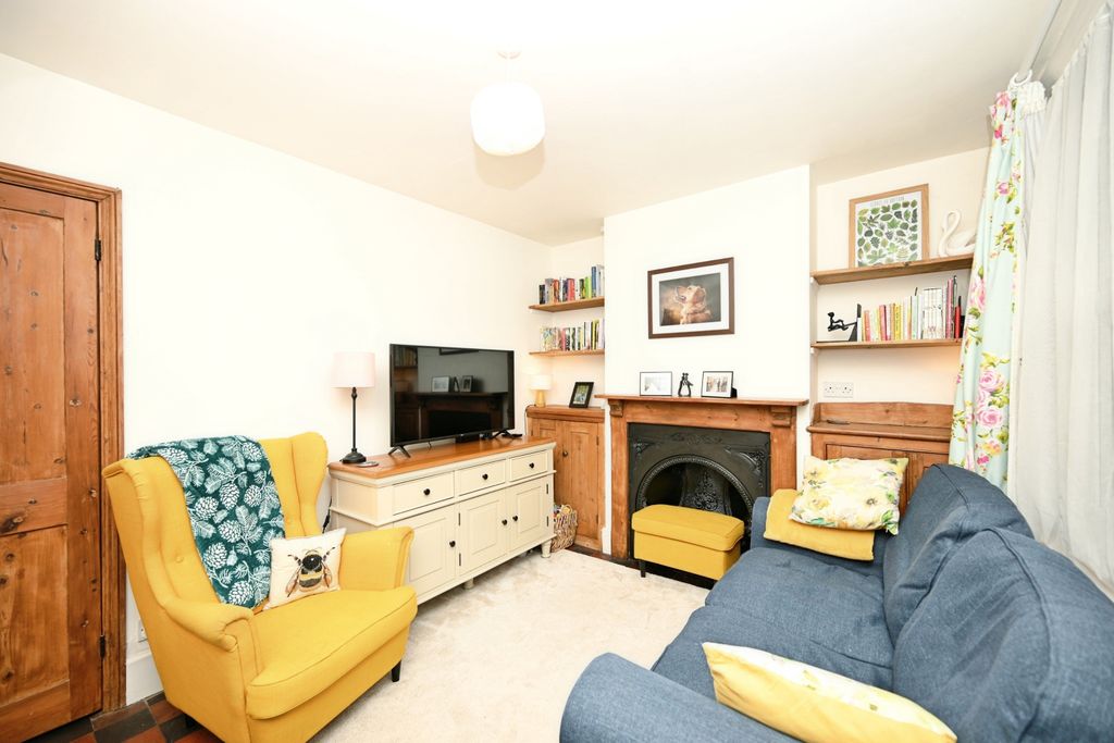 Property photo 2 of 19