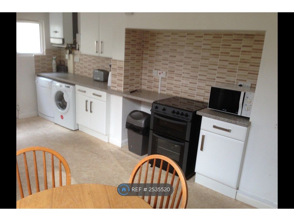 Property photo 3 of 8 Kitchen
