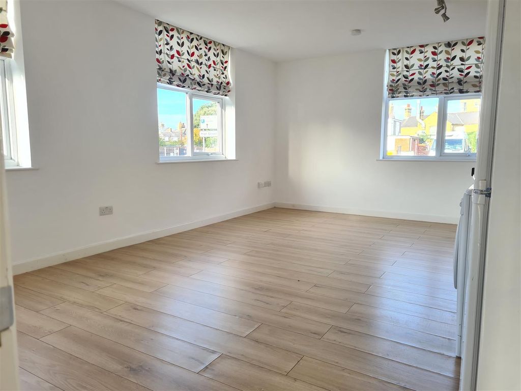 Property photo 3 of 12 20251022_155008.Jpg