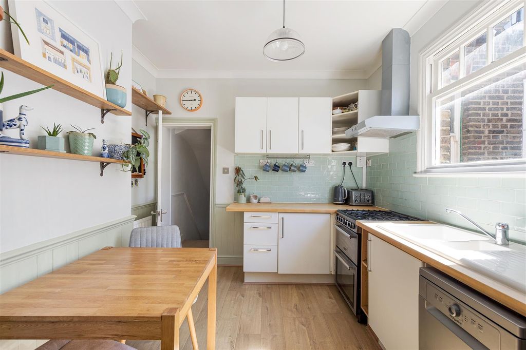 Property photo 3 of 38 Carr Road, E17