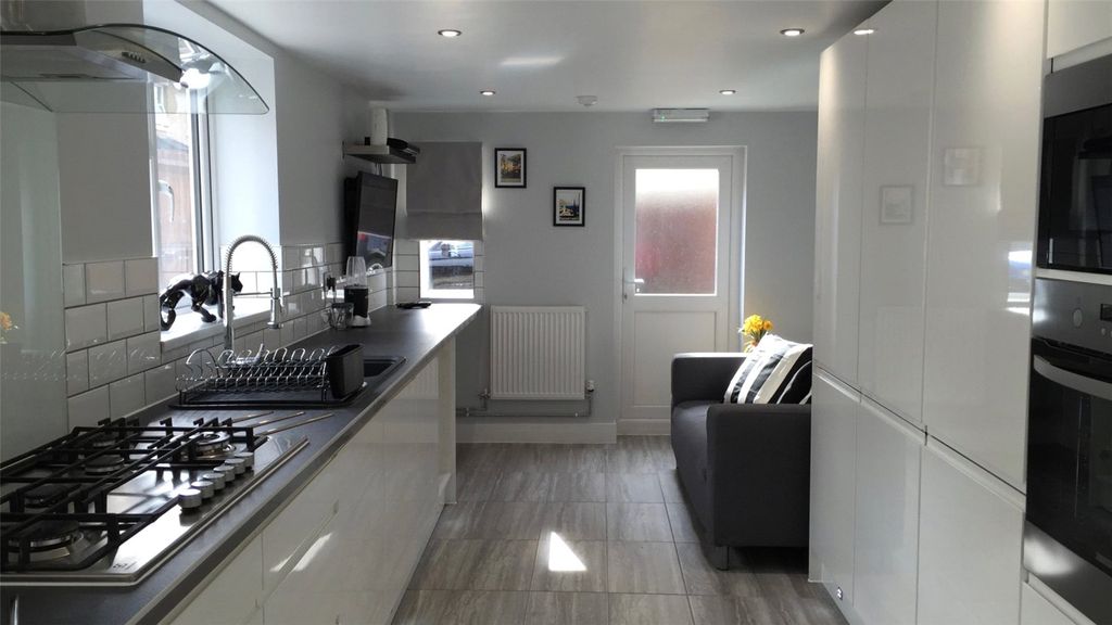 Property photo 2 of 7 Kitchen