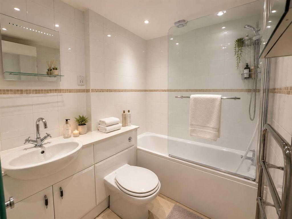 Property photo 2 of 6 Bathroom.Png