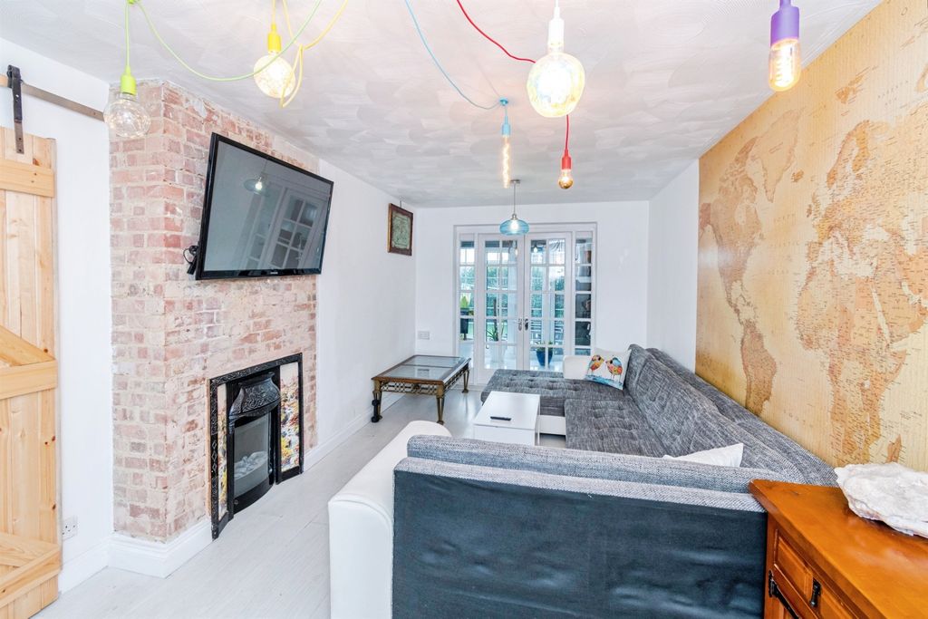 Property photo 2 of 22