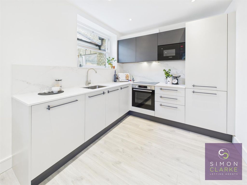 Property photo 3 of 13 Cam05425G0-Pr0054-Still007.Jpg