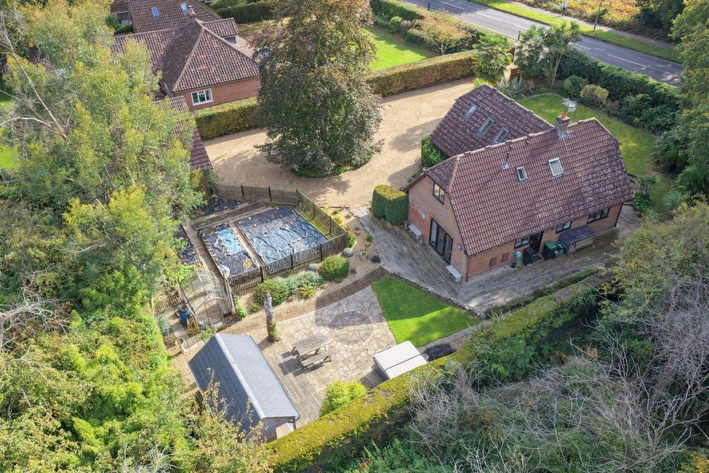 Property photo 2 of 27