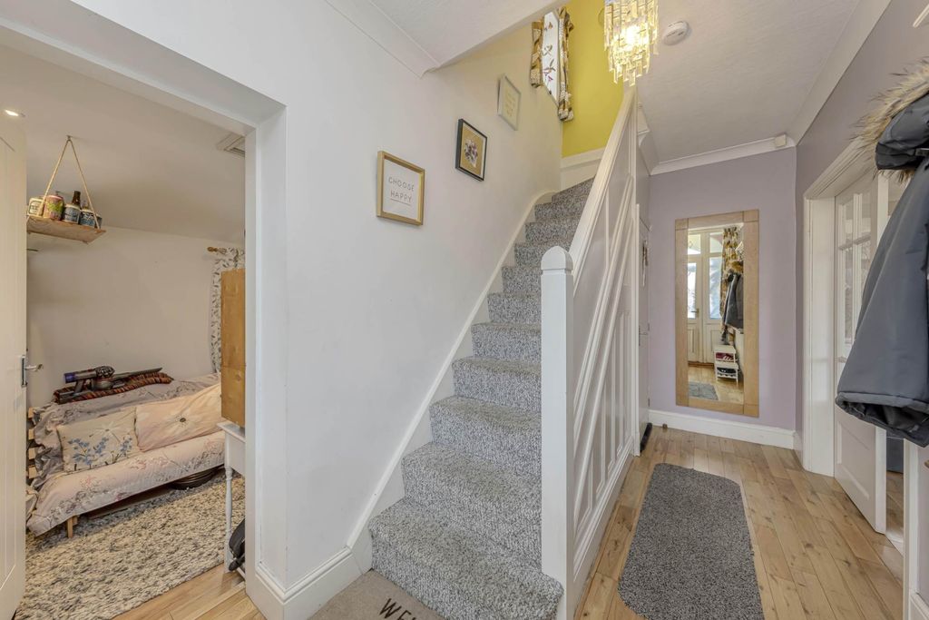 Property photo 2 of 27