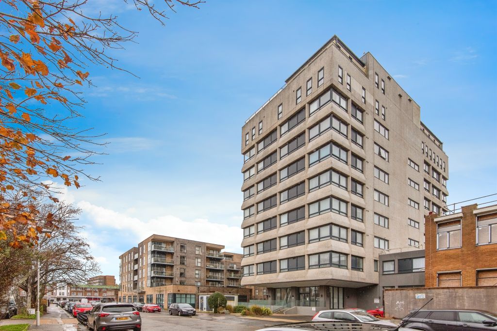 Property photo 1 of 17