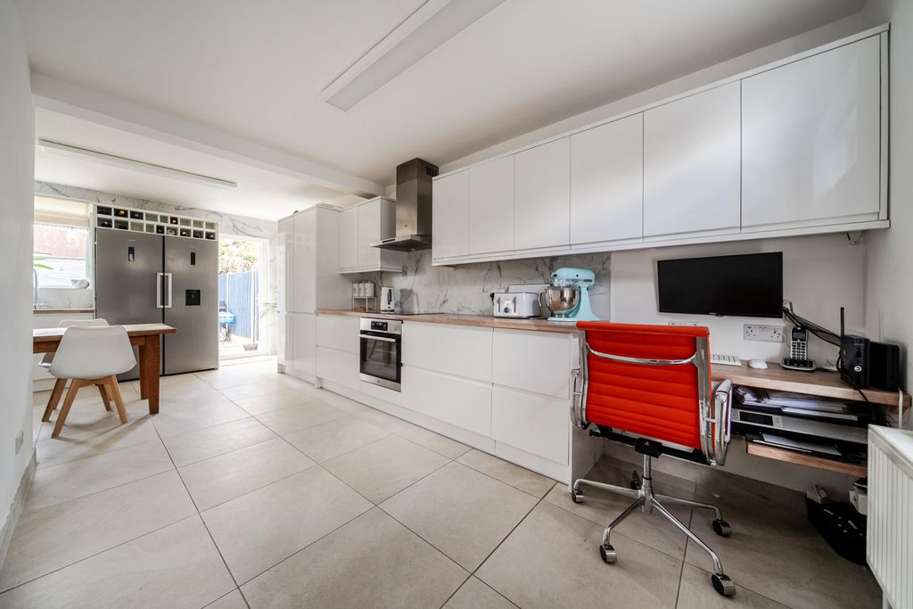 Property photo 2 of 25 1441492-1-69Dd268...