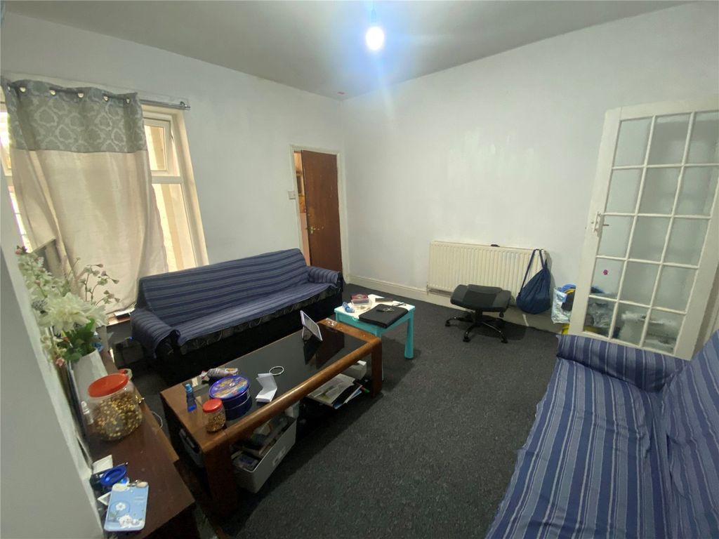 Property photo 2 of 11 Lounge