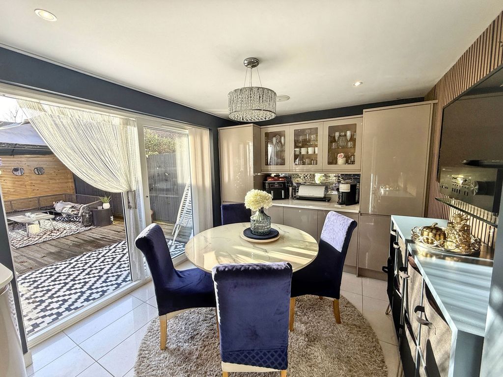 Property photo 2 of 23