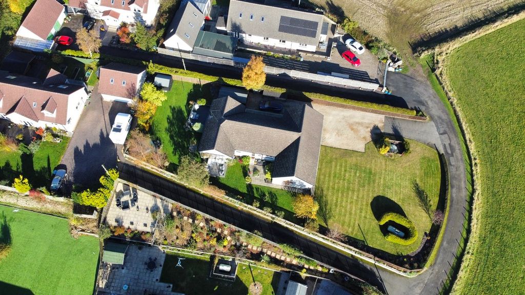 Property photo 2 of 39