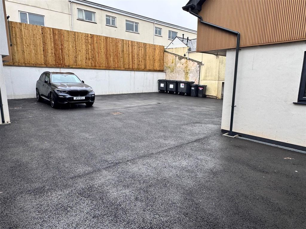 Property photo 3 of 6 Carpark.Jpg