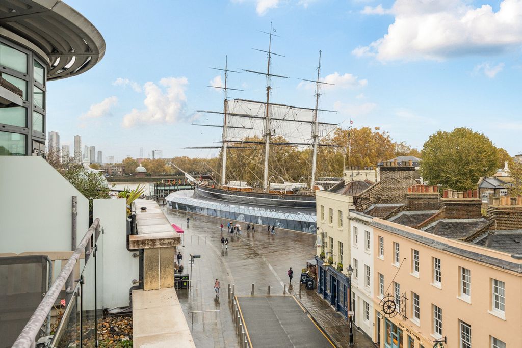 Property photo 1 of 30 External