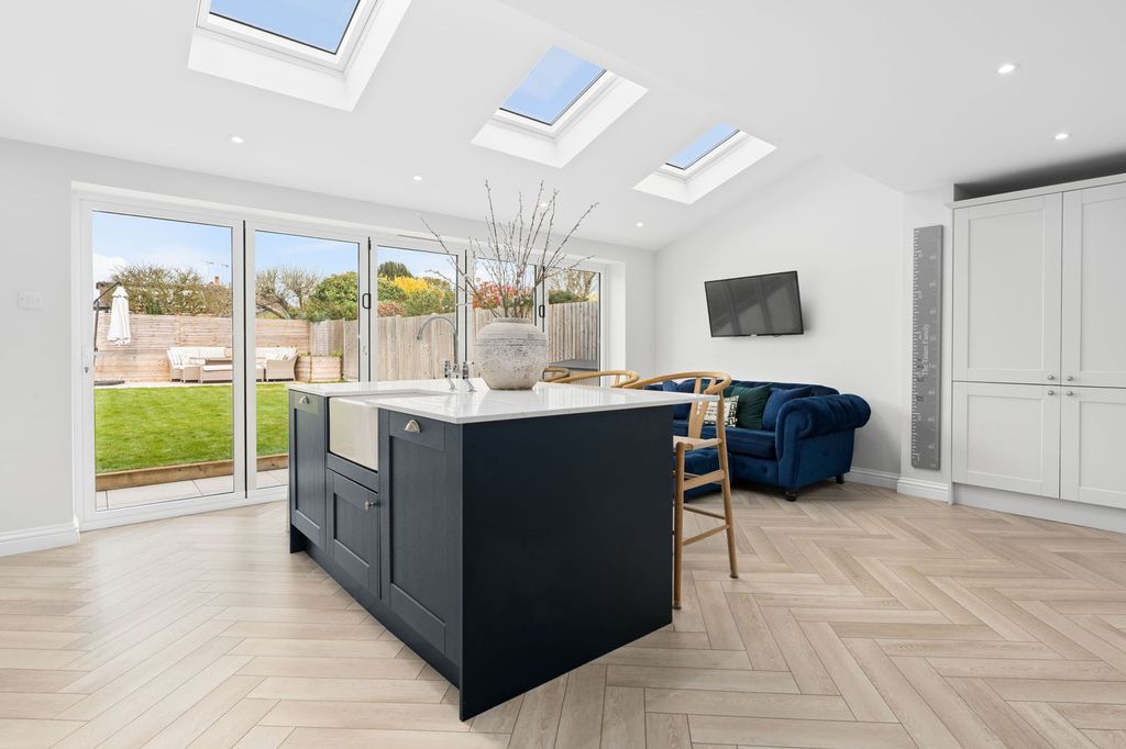 Property photo 2 of 26