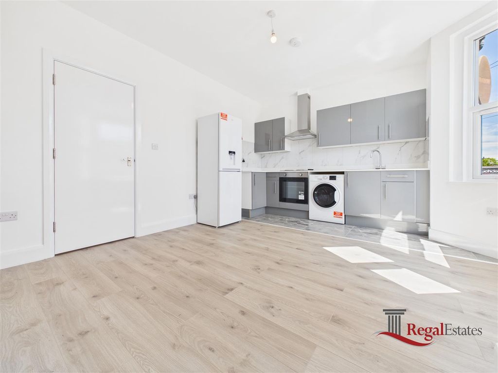 Property photo 2 of 11 Cam02489G0-Pr0280-Still007.Jpg