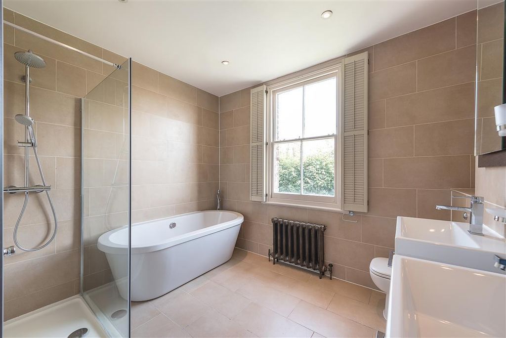 Property photo 3 of 8 1