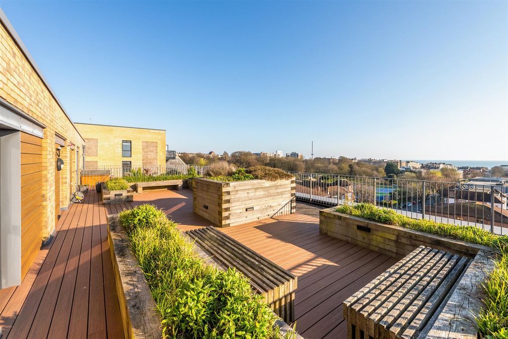 Property photo 3 of 19 F24, 121-123 Davigdor Road -25.Jpg