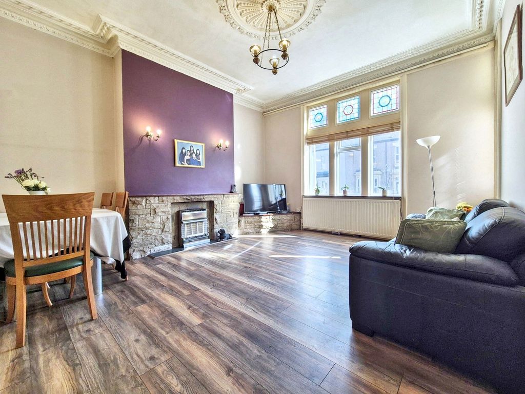 Property photo 3 of 34