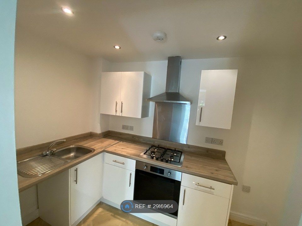 Property photo 2 of 7 Kitchen