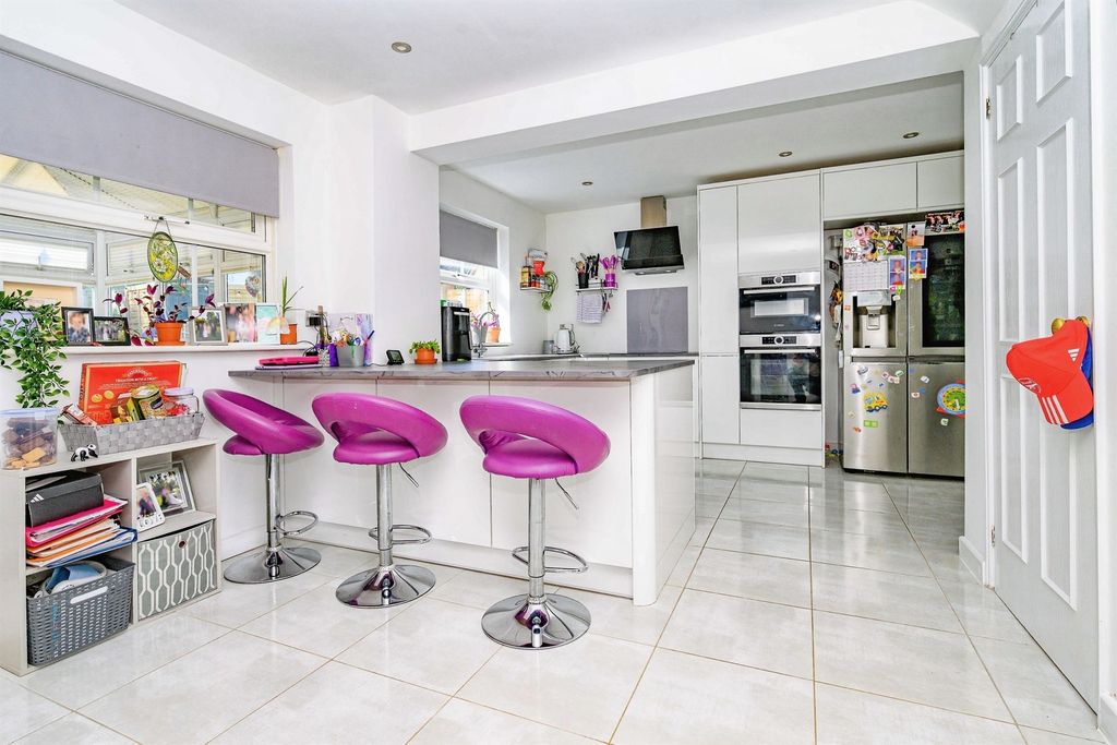 Property photo 3 of 18