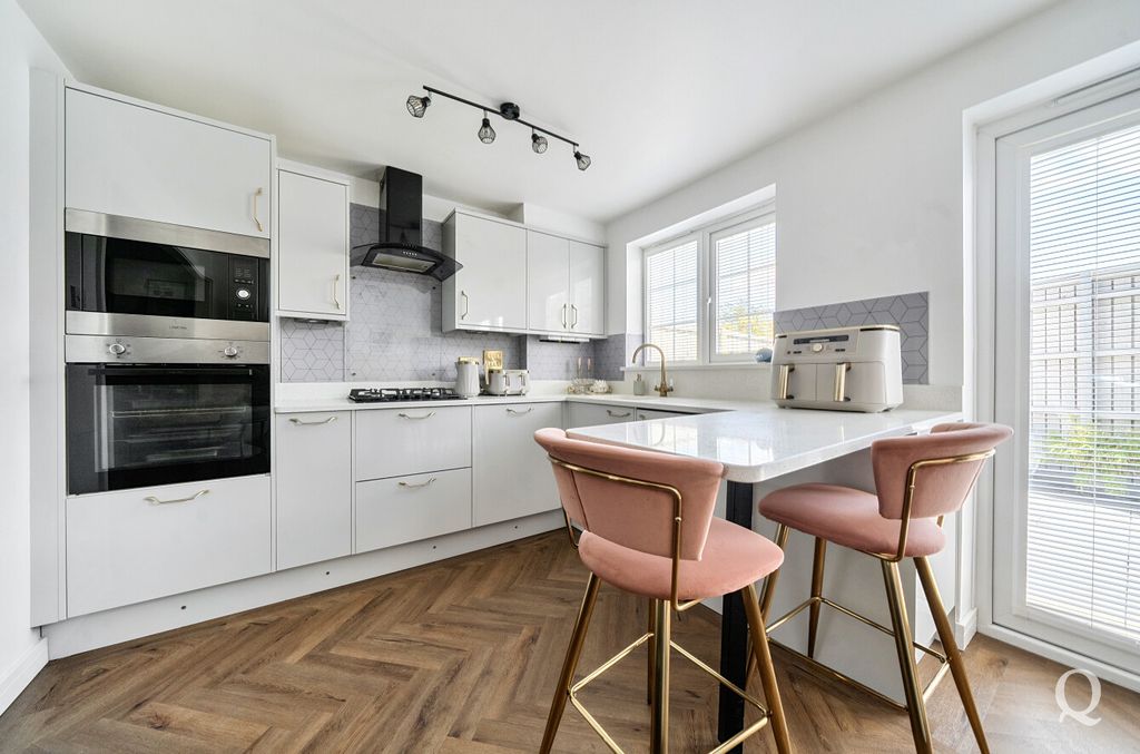 Property photo 3 of 31 7Ab726B9-Cca9-4c2...