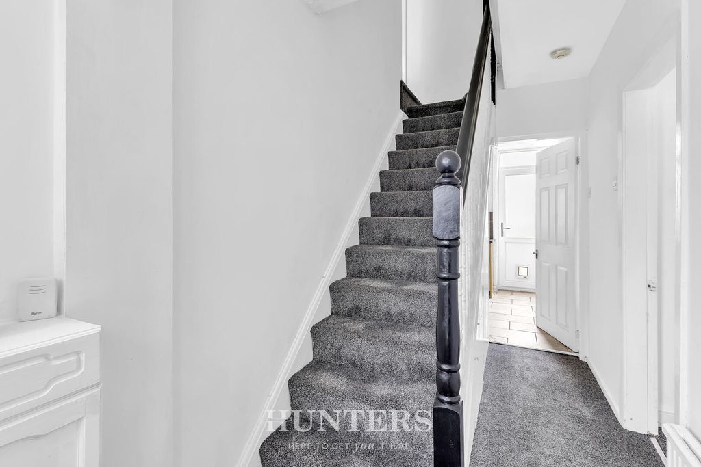 Property photo 2 of 18 Hallway