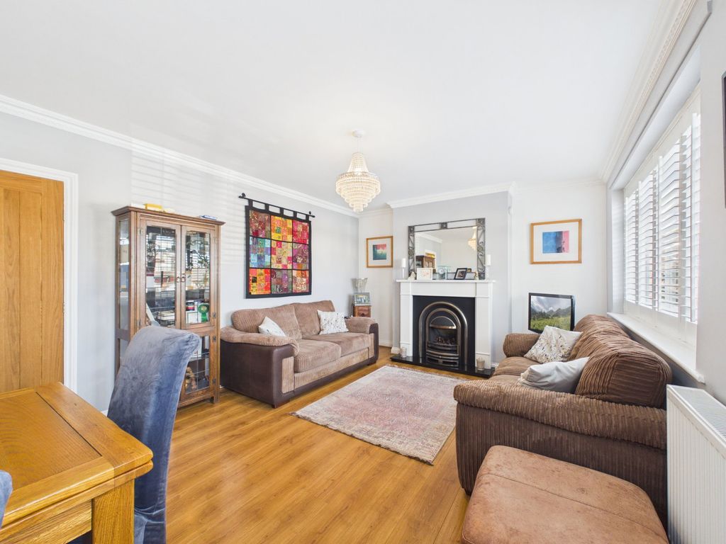 Property photo 3 of 27