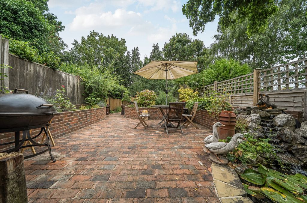 Property photo 2 of 27