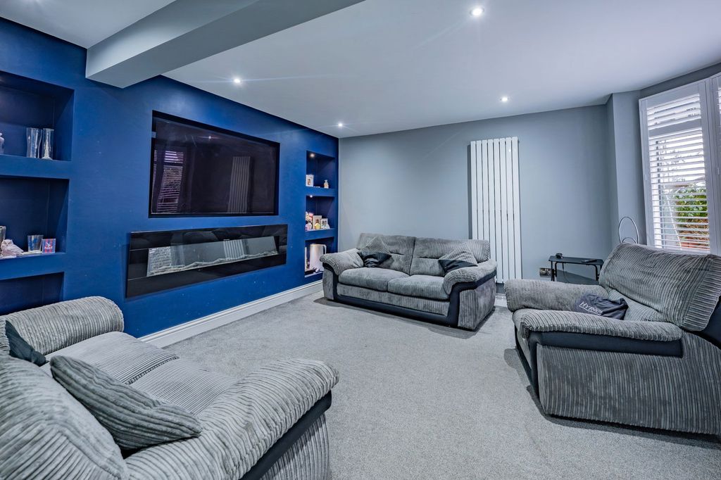 Property photo 3 of 23