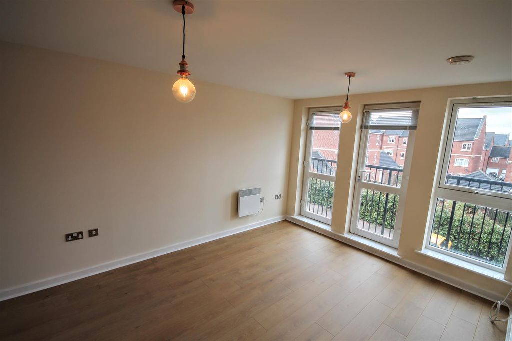 Property photo 3 of 8 Open Plan Lounge/Kitchen