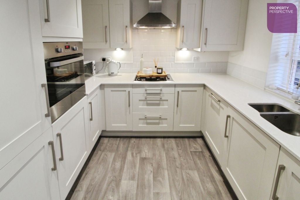 Property photo 3 of 11 Dining Kitchen