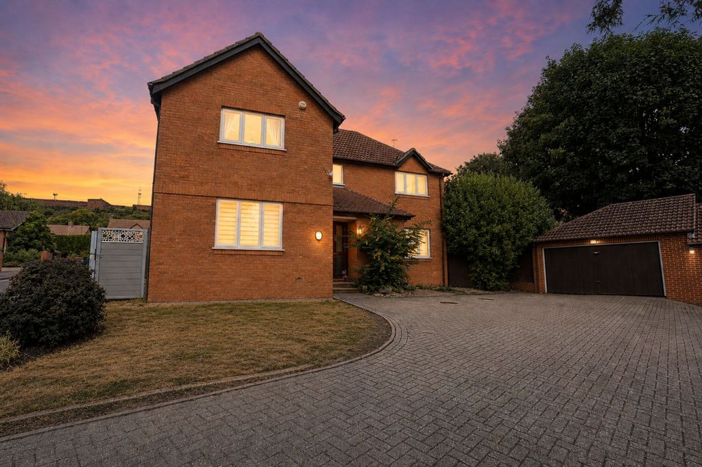 Property photo 1 of 27