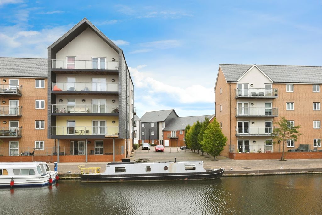 Property photo 1 of 14 Front