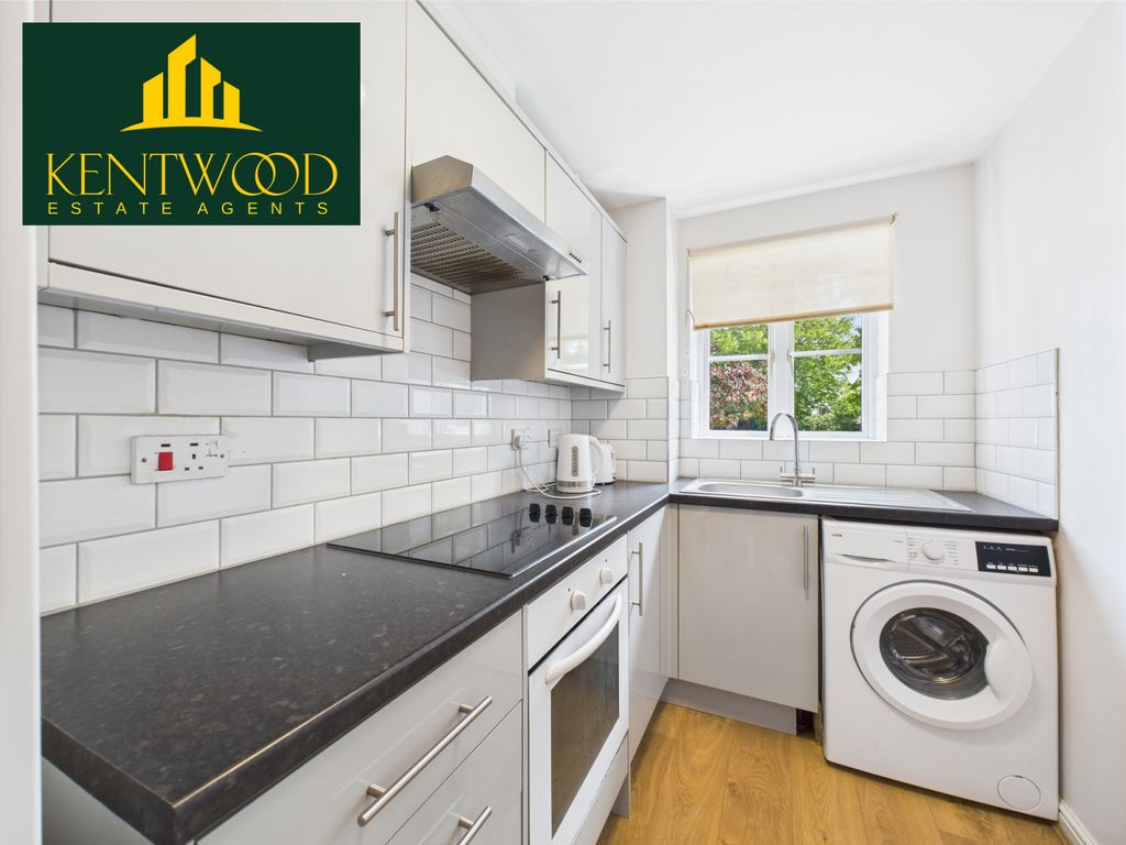 Property photo 3 of 11 Kitchen