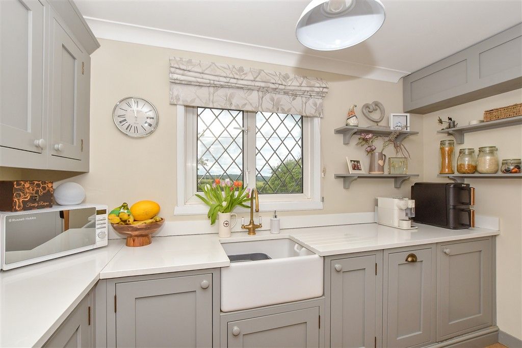 Property photo 2 of 18 Kitchen