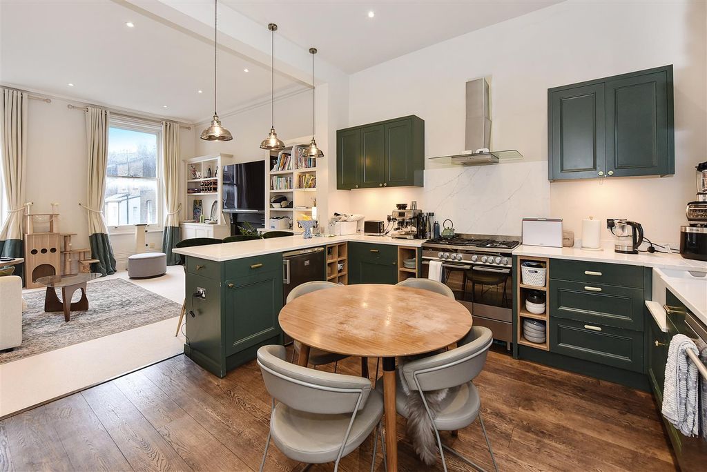 Property photo 2 of 13 Top Floor Flat, 1, Hildyard Road (8).Jpg