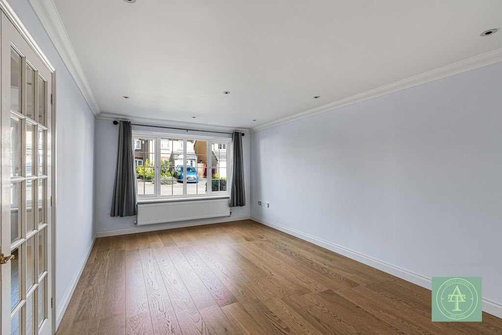 Property photo 2 of 26 Gallery