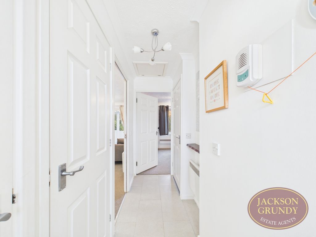 Property photo 2 of 16 Sheraton Close