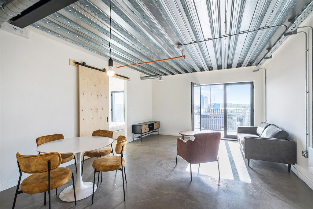 Property photo 3 of 13 1353748-2-68c04c85781Ef.Jpg