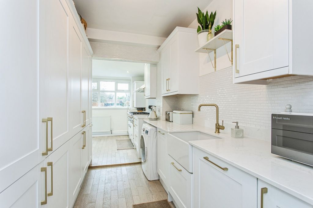 Property photo 3 of 20 Kitchen