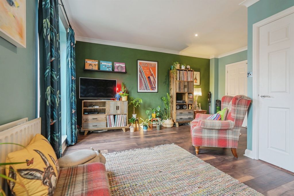 Property photo 2 of 17