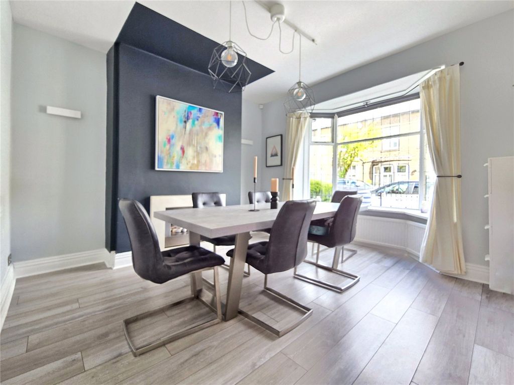 Property photo 2 of 23 Living/ Dining Room