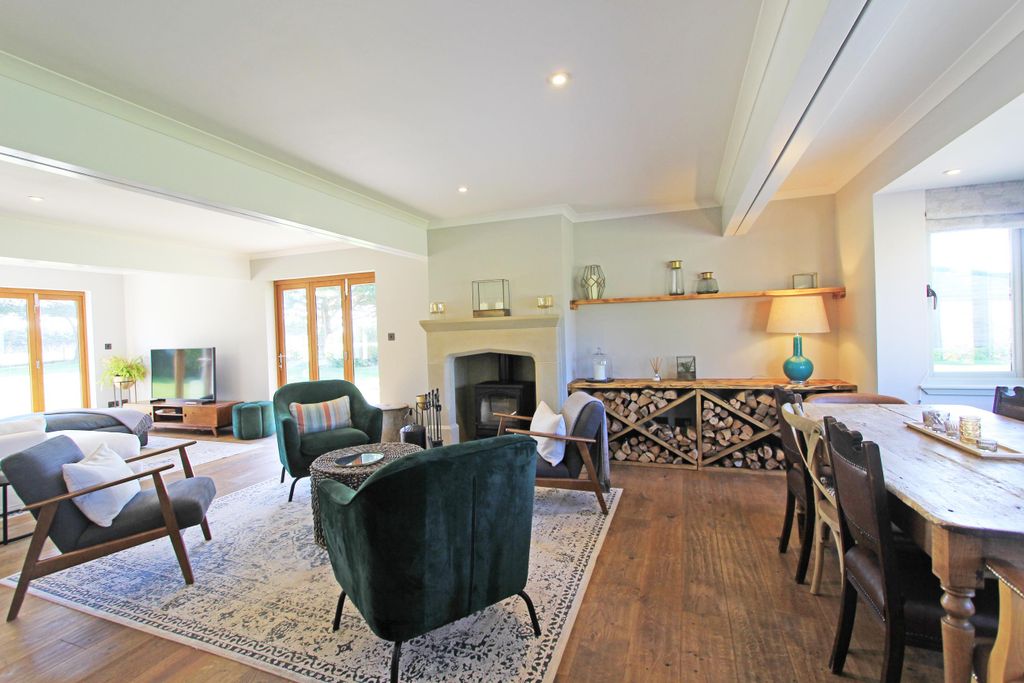 Property photo 2 of 22